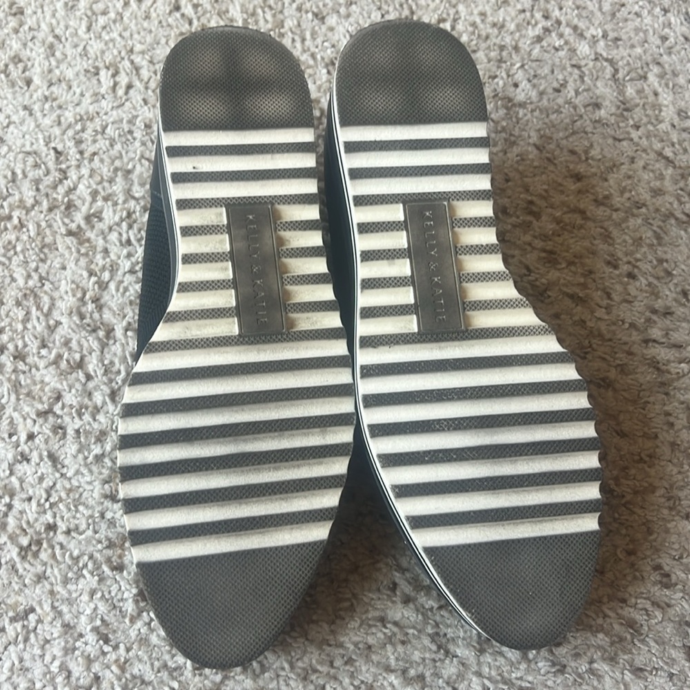 Black Womens Shoes - Picture 3 of 7